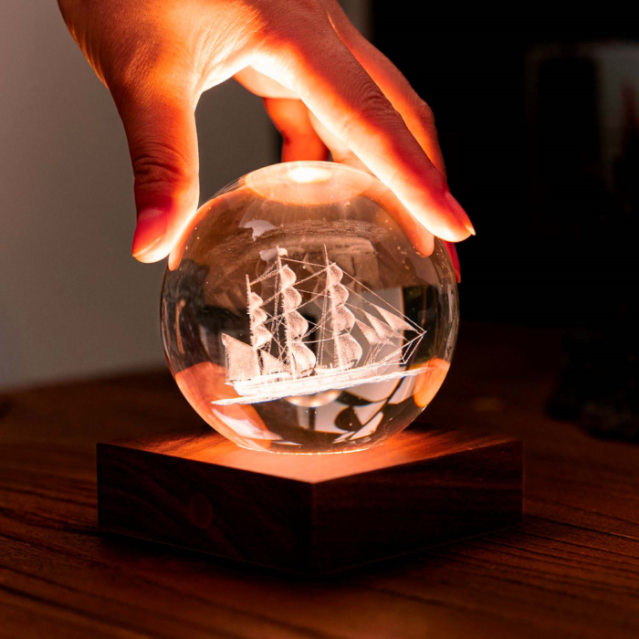 GINGKO DESIGN Amber Crystal Light, Sailing Boat - Afbeelding 3