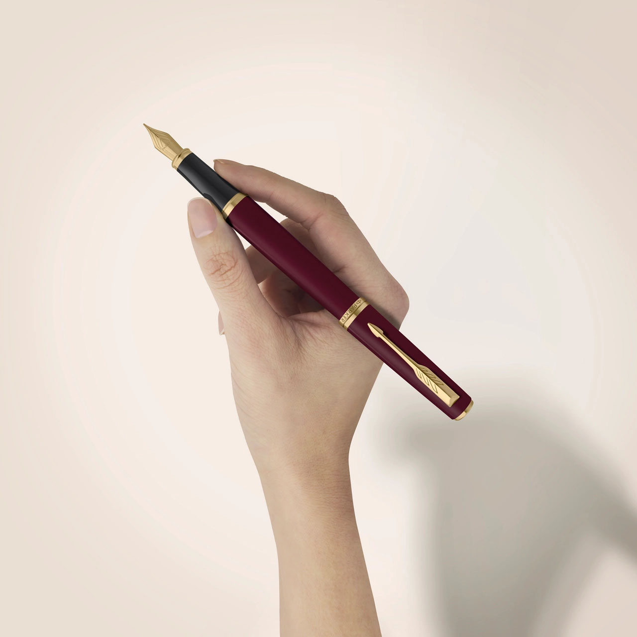 PARKER Meridian Vulpen, Rood Met Gouden Details, Medium Penpunt - Afbeelding 2