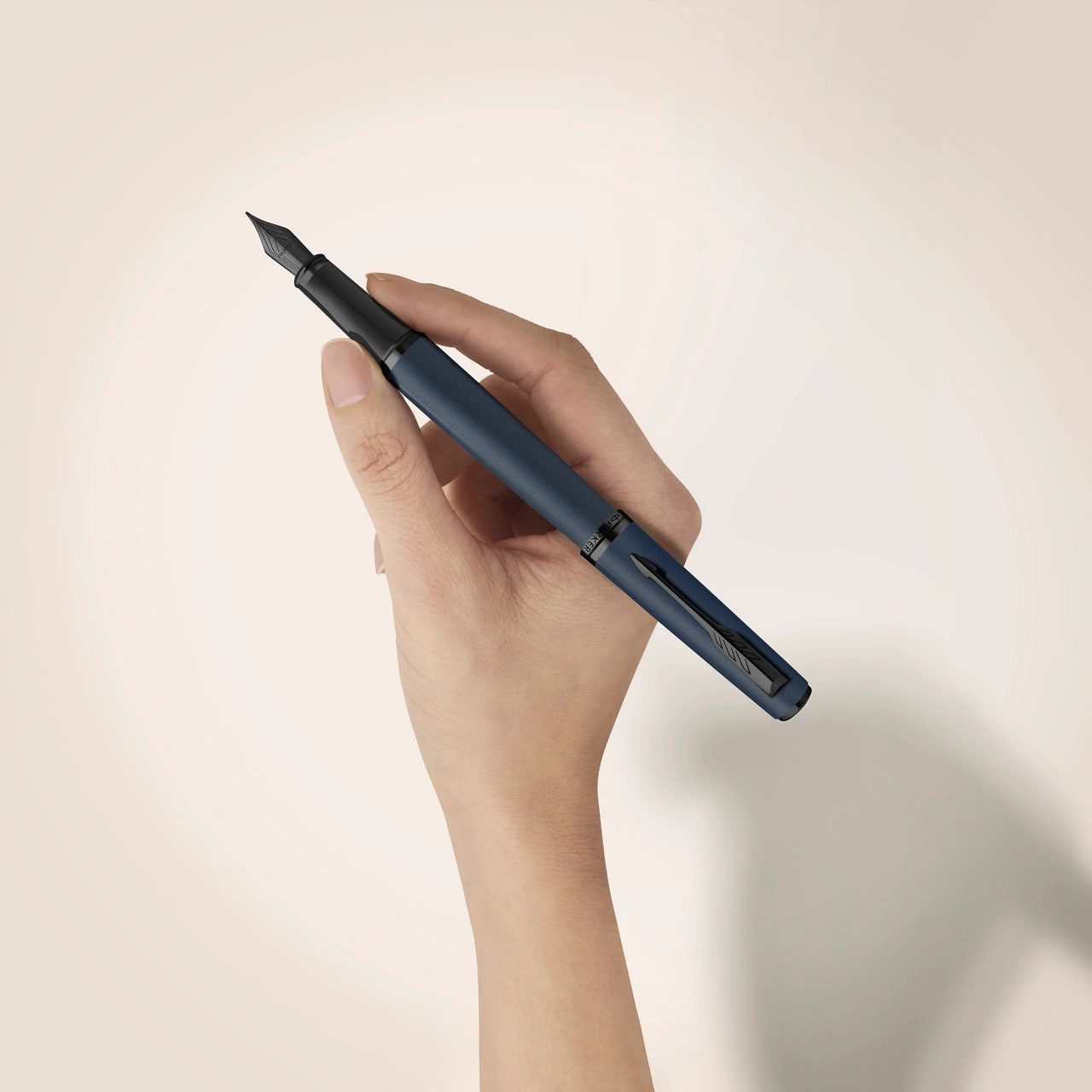 PARKER Meridian Vulpen, Blauw Met Zwarte Details, Medium Penpunt - Afbeelding 2